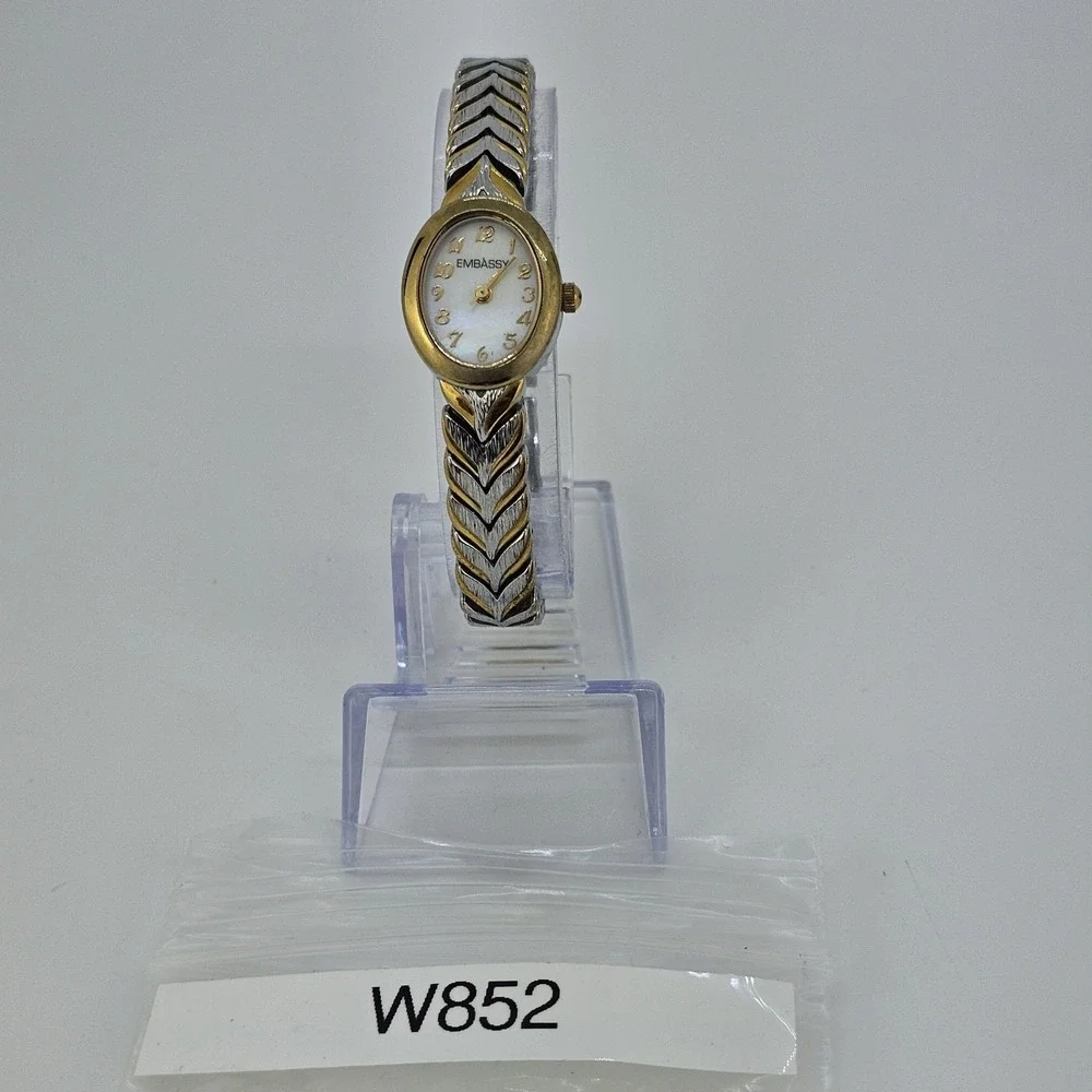 Embassy Waltham‎ Women's Watch 19MM Two Tone Bracelet Band 6.75